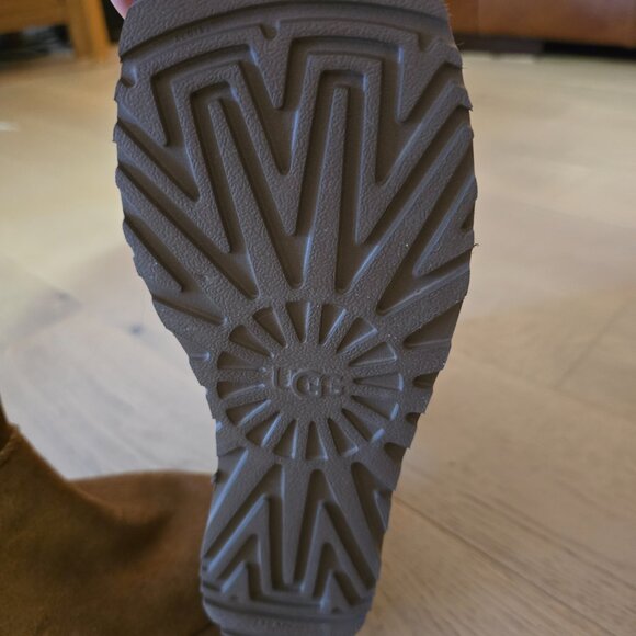 UGG classic femme short boot - Picture 4 of 5